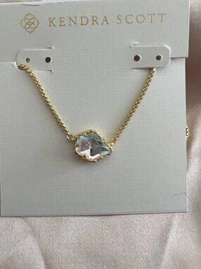 Kendra Scott necklace